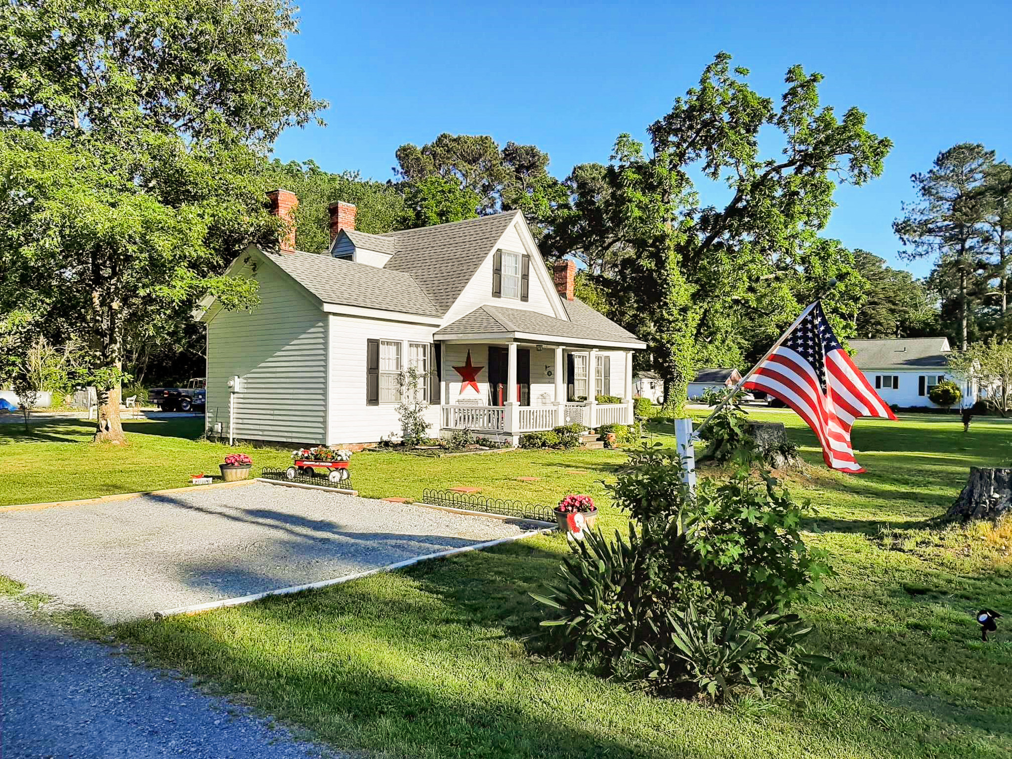 Angela Justice Home and Yard