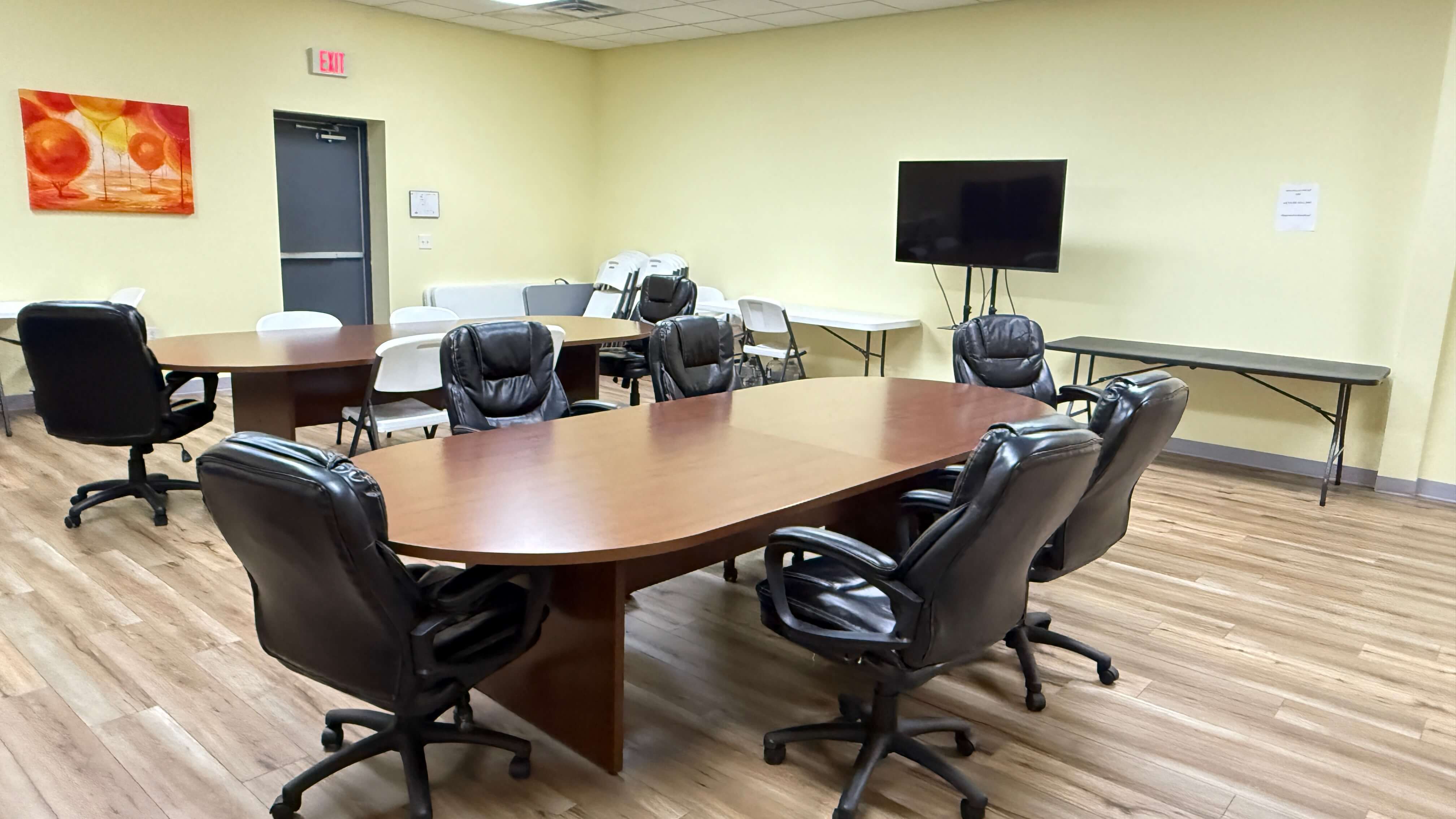 Conference table with chairs in the Galax Star Center